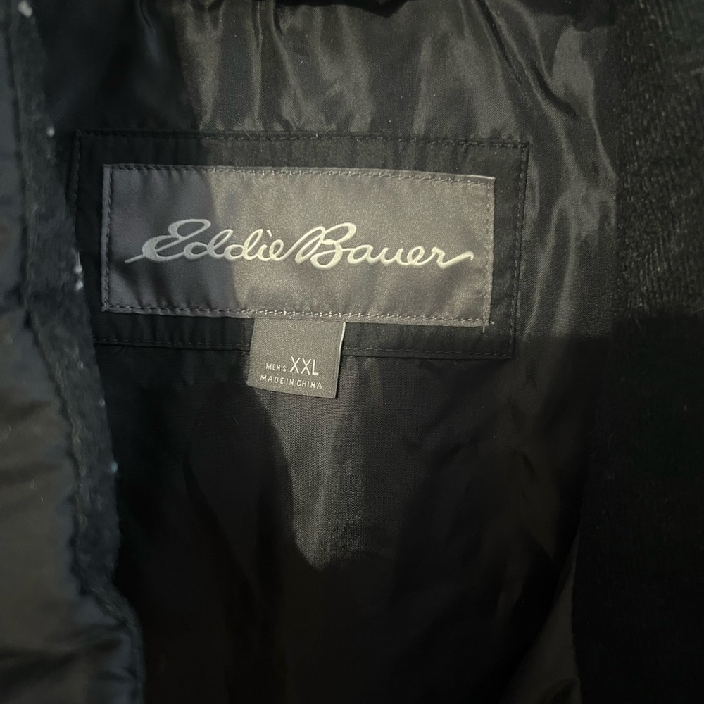 Eddie Bauer Men's Black and Gray Puffer Jacket - Picture 3 of 3